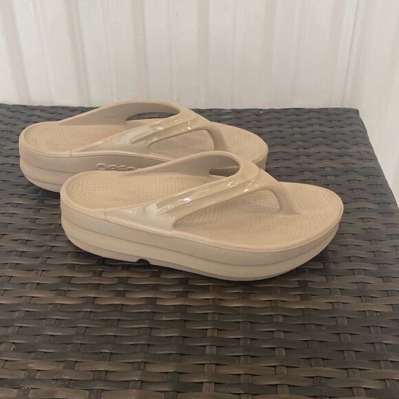 OOFOS OOmega OOlala sandals women’s size 8  color nomad - Picture 1 of 7